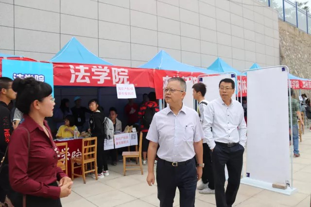 首页 基层团讯 法学院 正文      9月4日,兰州财经大学校长蔡文浩,院